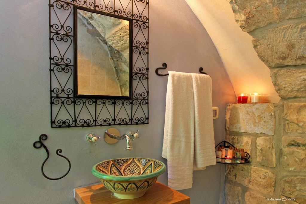 Beit Ha'Omanim Hotel Сафед Стая снимка