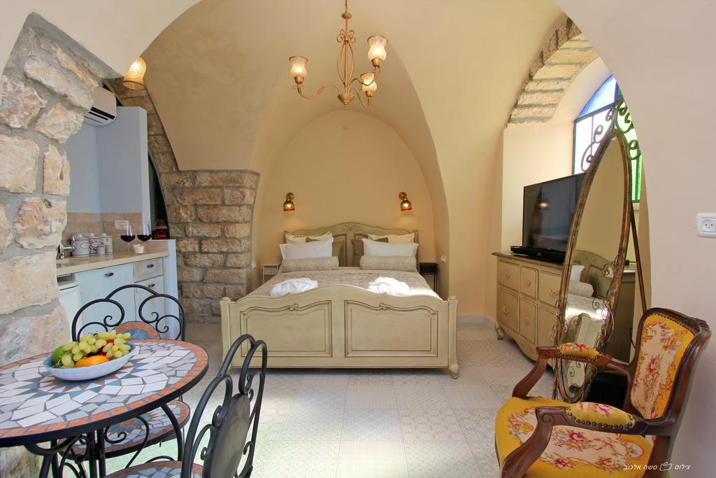 Beit Ha'Omanim Hotel Сафед Стая снимка