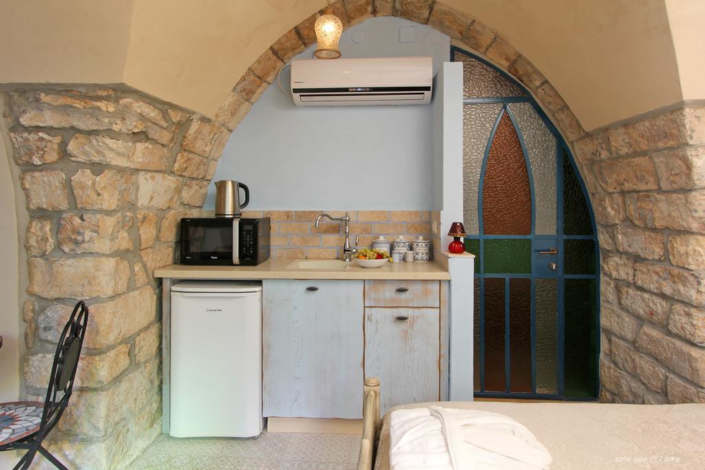 Beit Ha'Omanim Hotel Сафед Стая снимка