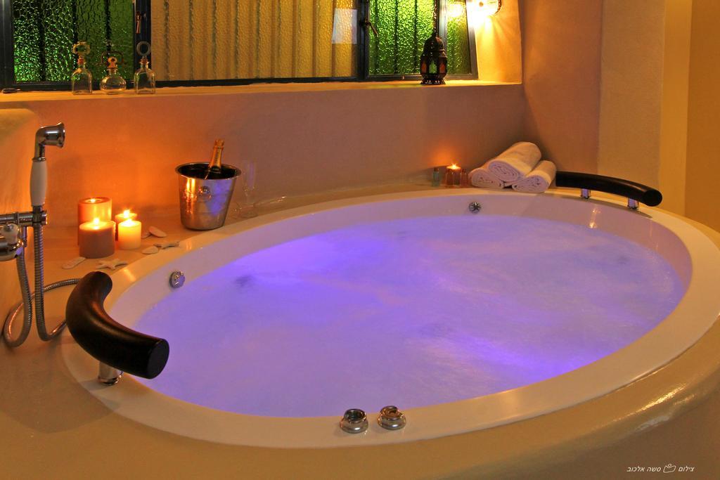 Beit Ha'Omanim Hotel Сафед Стая снимка