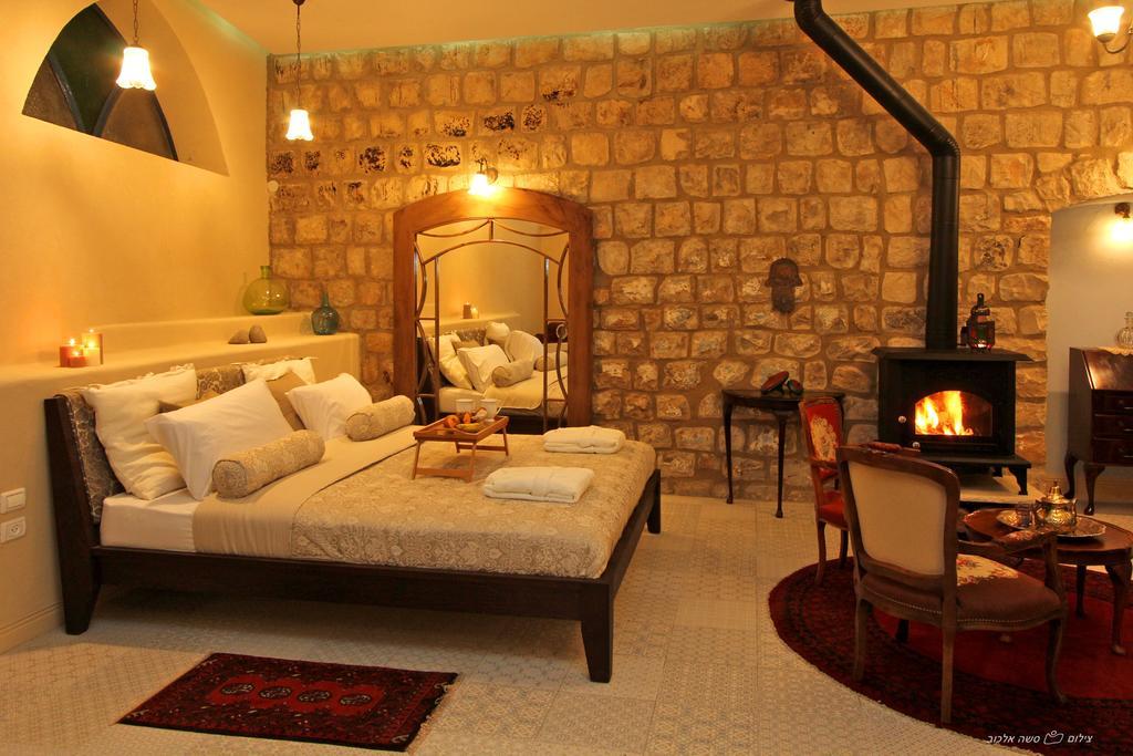 Beit Ha'Omanim Hotel Сафед Стая снимка