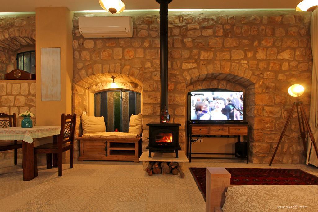 Beit Ha'Omanim Hotel Сафед Стая снимка