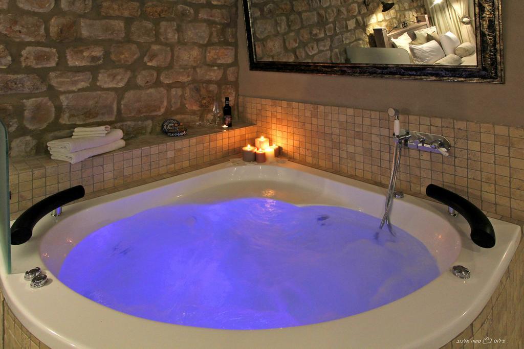 Beit Ha'Omanim Hotel Сафед Стая снимка