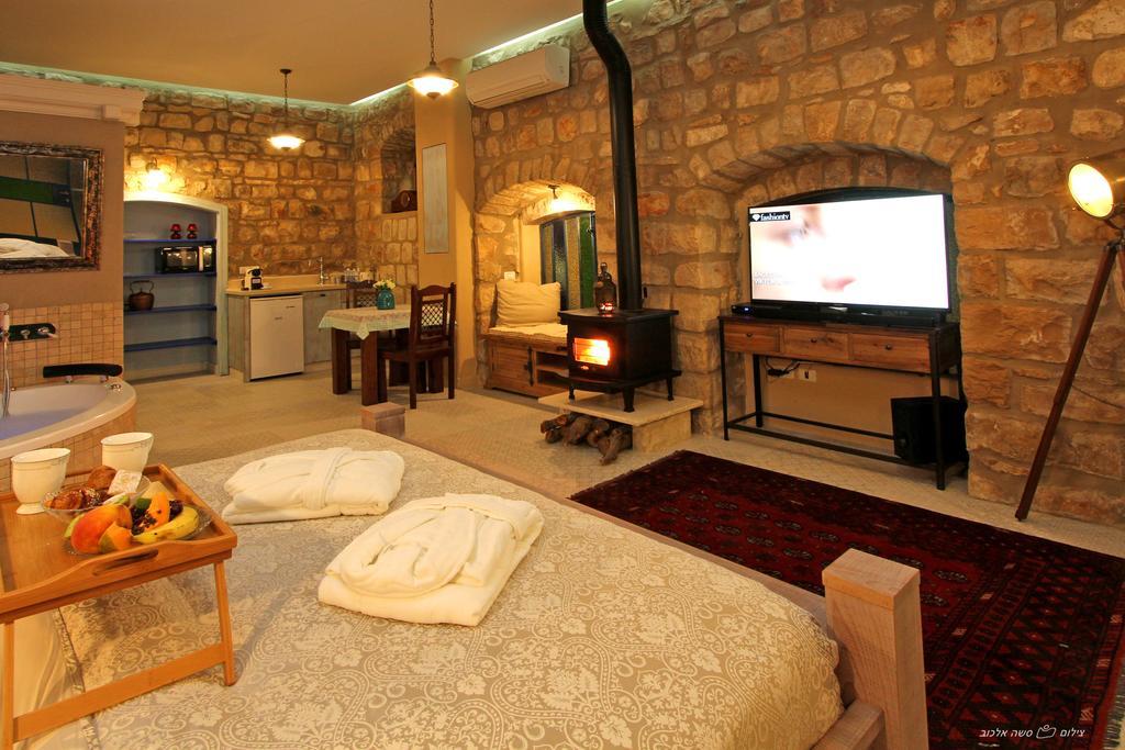 Beit Ha'Omanim Hotel Сафед Стая снимка